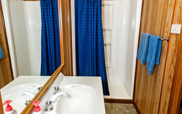 Snug Beach Cabin And Caravan Park