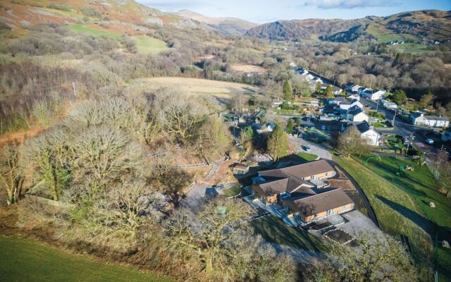 Suite 8 - Sleeping Giant Hotel - PEN Y CAE Inn