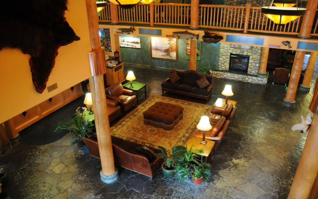 Pike's Waterfront Lodge