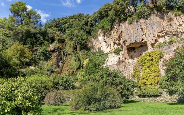 Detached Holiday Home Near the Truffle Capital of Aups, With a Shared Swimming Pool