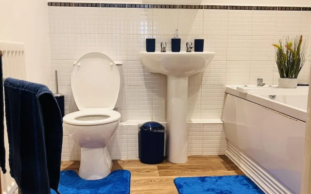 Beautiful 2 - Bed Apartment in Aylesbury