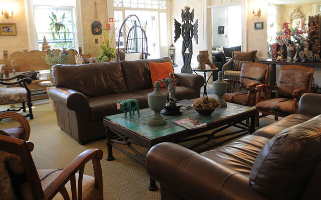 Village Latch Inn Hotel