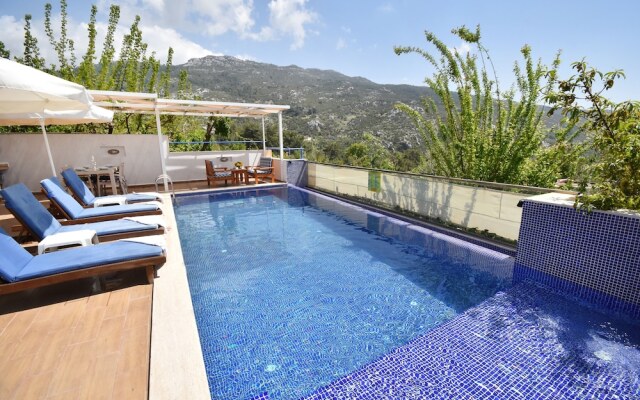 Villa Begum by Helaltatilvillari