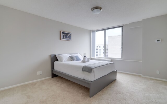 Prime Location Apartment at Crystal City