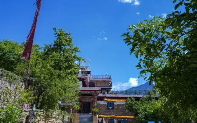Rubu Jingyi Mountain Residence Homestay