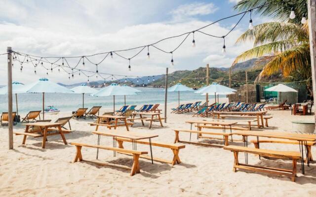 Villa Đảo Hoa Vàng Cam Ranh - Venue Travel