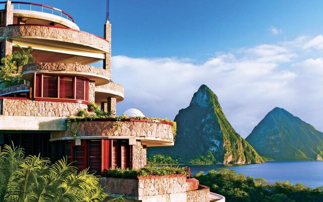 Jade Mountain Resort