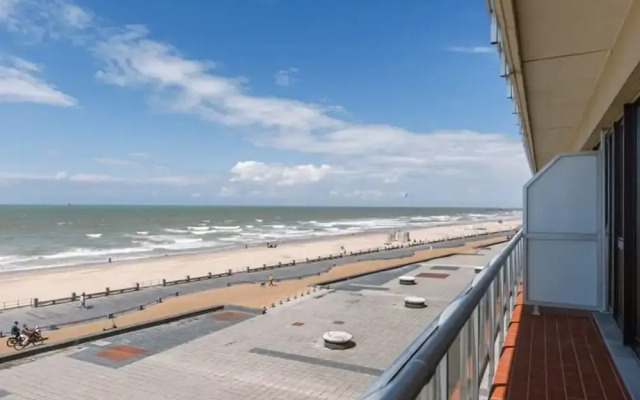 Bright Seaview Apartment in Oostende