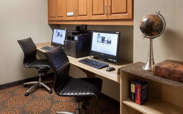 Hampton Inn & Suites Forest Park