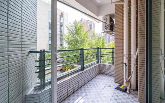 Tyms Stylish 3BR 2BA Apt Xujiahui Shops