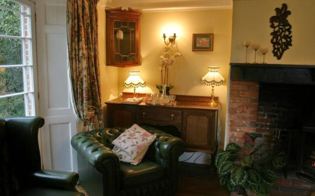 Bridge Farmhouse and Old Stables