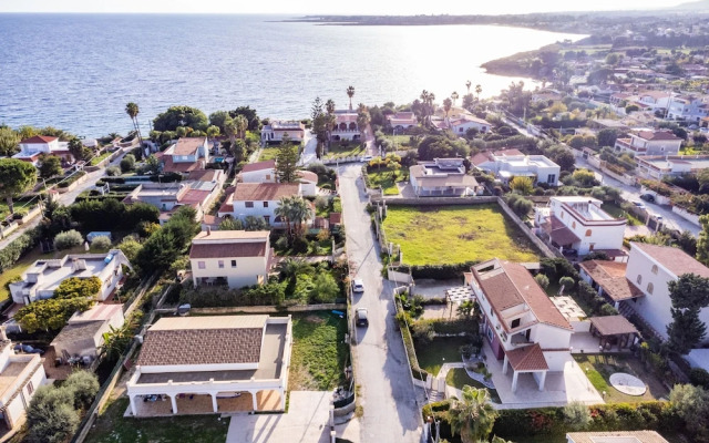 Villetta al Mare Della Fanusa by Wonderful Italy