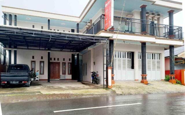 RedDoorz Syariah near Komplek Candi Arjuna Dieng 2