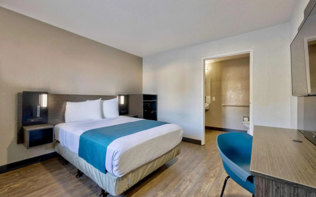 Motel 6 Anaheim, CA - Fullerton East