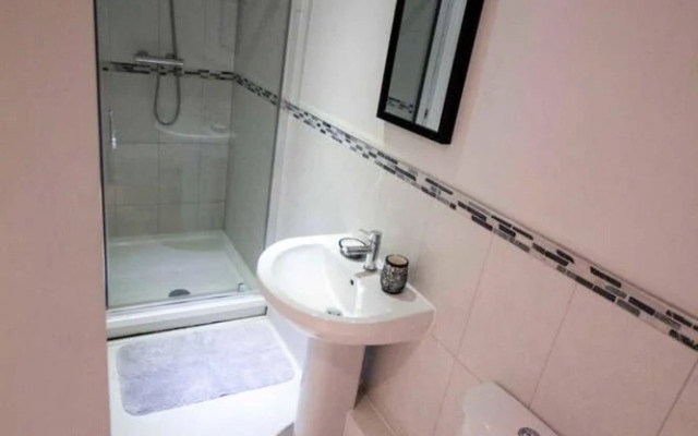 Stayzo Modern Studio Apartment 1 in Bradford City