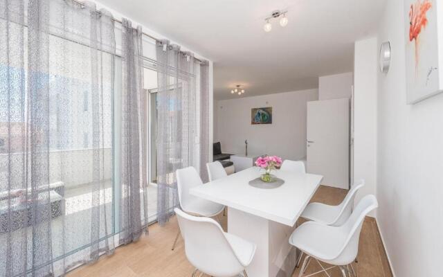 Villa Star 4 luxury apartment with a pool