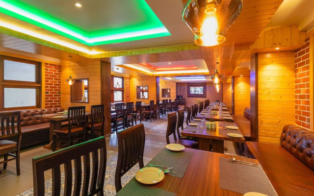 Sumitel Sanderling 500 meters from Mall Road