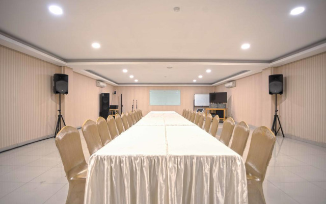 RedDoorz Premium near Kawasan Industri Cikarang