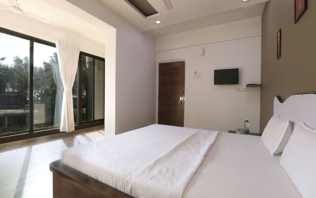 OYO 12817 White house beach resort