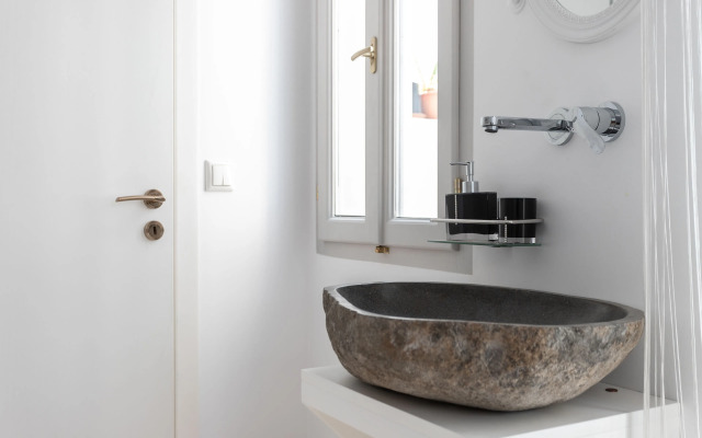 aniko suites Chora