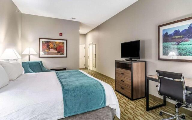 The Riverview Inn & Suites, an Ascend Hotel Collection Member