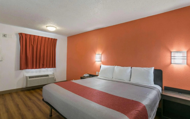 Motel 6 Dothan, AL