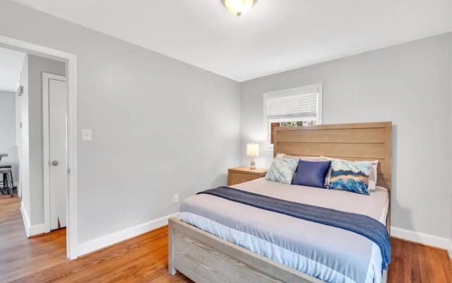 Spacious 2BR Duplex - Near Uptown Charlotte
