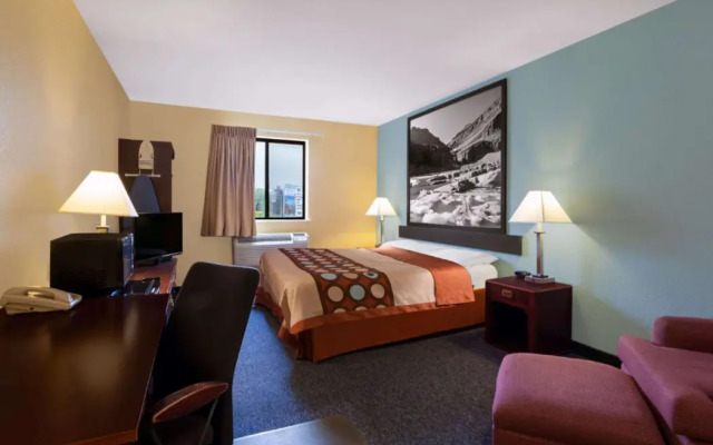 Super 8 by Wyndham Helen