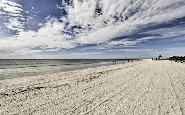 Sarasota Bungalow w/ Pergola, Garden & Waterfalls!