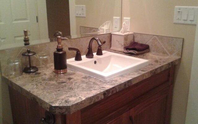 Above Naramata Bed & Breakfast