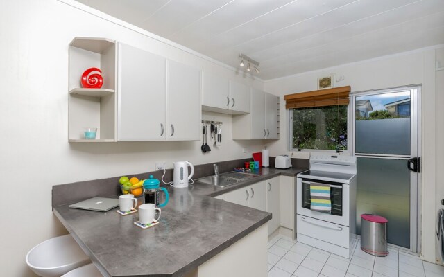 Super 2 bed flat in Remuera