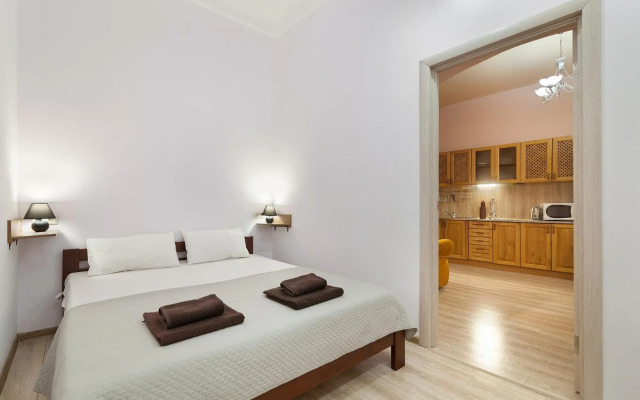 FRIENDS HOUSE on SQUARE RYNOK