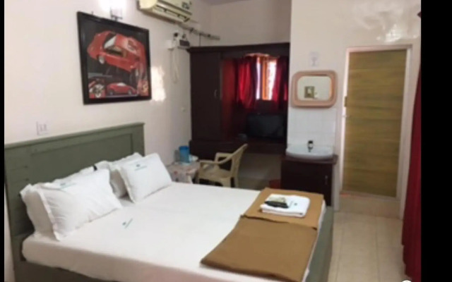 Anandan Tourist Home