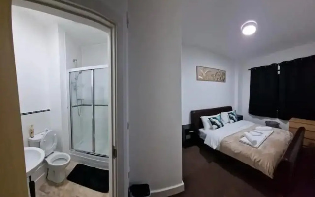 2bed Apt - City Centre With Balcony - Sleeps 6