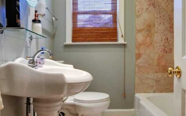 Charming 2br/1.5ba East Nashville Home by Domio