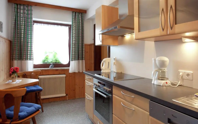 Sunny Holiday Flat With Balcony