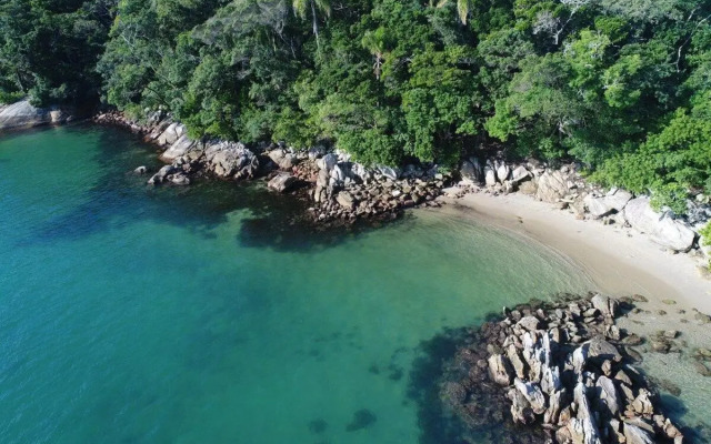 Lindo e Novíssimo Apartamento na Praia de Bombas.