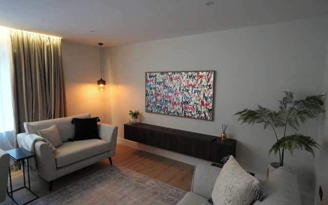 1st Floor Luxury 2-bed Apt, Sleeps 6