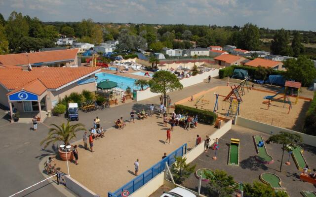 Camping Le Puits Rochais ****
