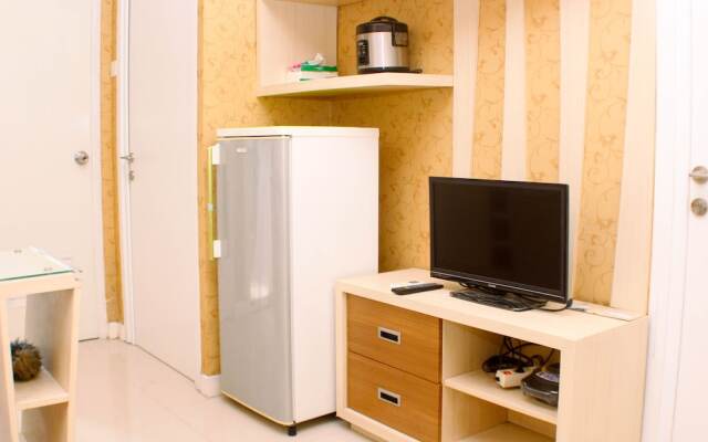 Nice And Strategic 2Br At Green Pramuka City Apartment