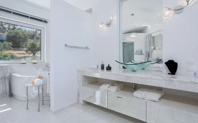 Dion Villa - Pool & Jacuzzi - Sleeps 4 - Zakynthos