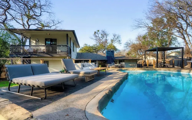 Luxury Zilker Home Pool Hot Tub Kitchen