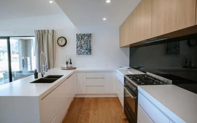 Bull Ridge Retreat - Sleeps 8 - Hot Tub