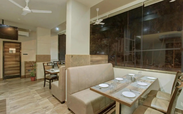 Oyo 23602 Laxman Residency