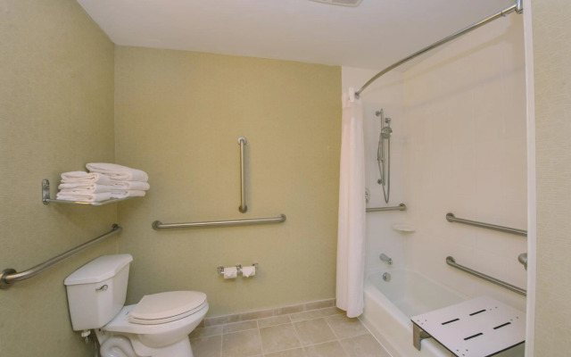 Holiday Inn Express & Suites Merrimack