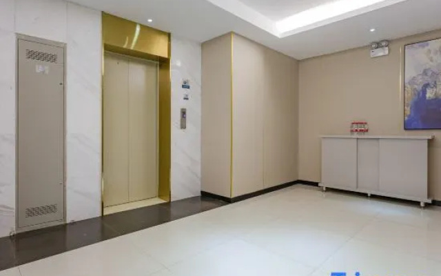 Starway Hotel (Wuhan Optics Valley baidu edifice)