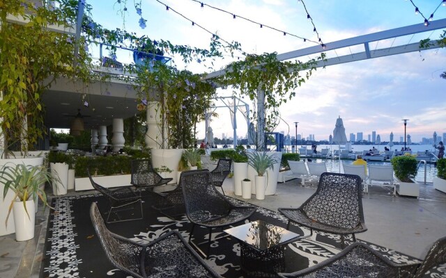 Miami World Rental - Mondrian 401