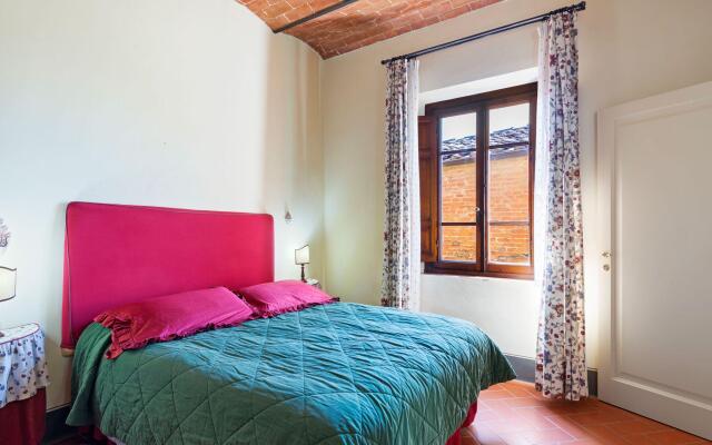 Graceful Apartment in San Miniato with Swimming Pool