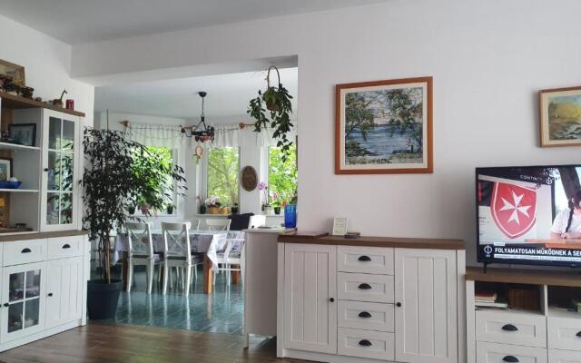 Fehér Rózsa Apartman