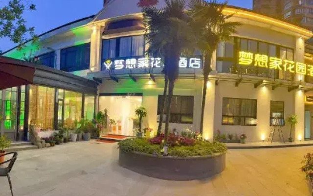 Dream House Garden Hotel